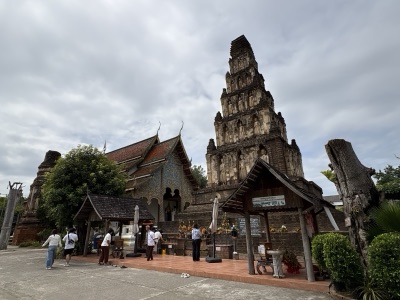Ku Kut chedi at Wat Chamadevi, Lamphun, a stepped square stupa with standing Buddha niches