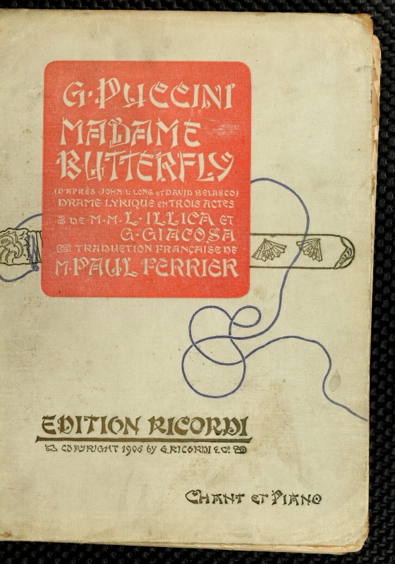 ปกโน้ตเพลงเก่าสีครีม ป้ายสีแดงเขียนว่า G. Puccini Madame Butterfly ด้านล่างเขียนว่า Edition Ricordi