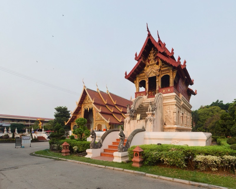 หอไตรวัดพระสิงห์ เชียงใหม่ อาคารเก็บคัมภีร์ใบลานแบบล้านนา ตั้งอยู่บนฐานสูงประดับปูนปั้น