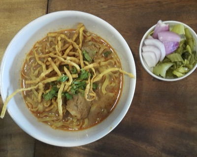 ข้าวซอย เข้าซอย ข้าวซอยไก่กับผักกาดดอง