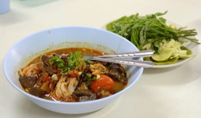 ขนมจีนน้ำเงี้ยว เข้าหนมเส้นราดน้ำเงี้ยว