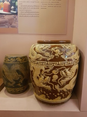 hai luang (dragon jars, Ratchaburi Museum)