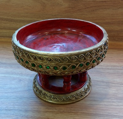 khan tok (pedestal food tray)